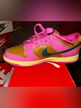 Nike Dunk Low x Parris Goebel
Size 9.5 Women's 
Playful Pink/Bronzine
NWT